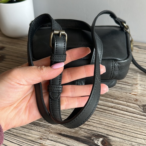 Lucky Brand Yucca Leather Fanny Pack In black - Picture 9 of 11